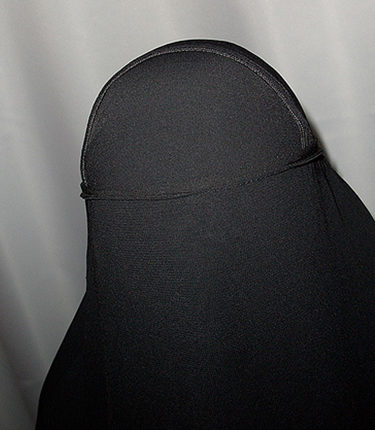 أسئلة أطرحها على من يعتبرون النّقاب “حرّيّة”