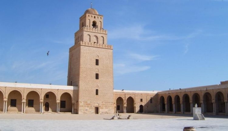 قانون يمنع تنظيم المظاهرات داخل أماكن العبادة