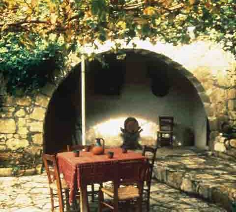 يوميات قبرص: الوليمة الأرسطية