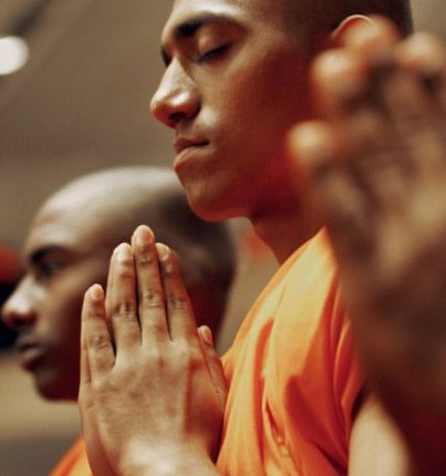 هل البوذية ديانة أم طريقة للحياة؟