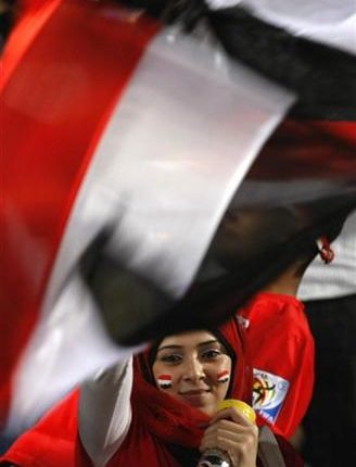 “حرب الملاعب”