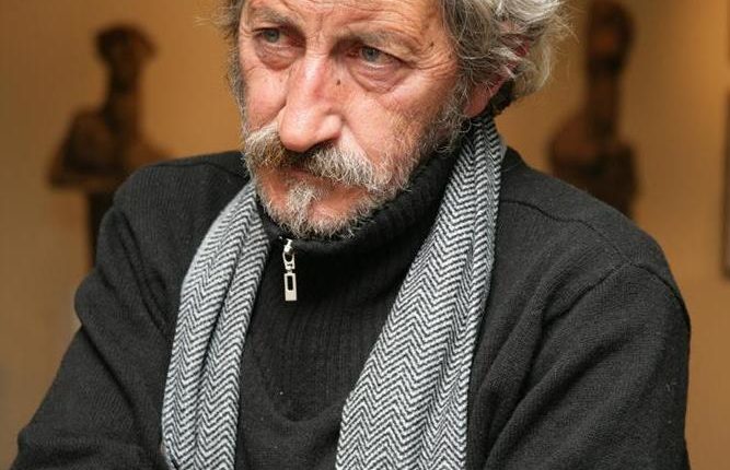 عندما يضيق المكان… تحية إلى الفنان عاصم الباشا