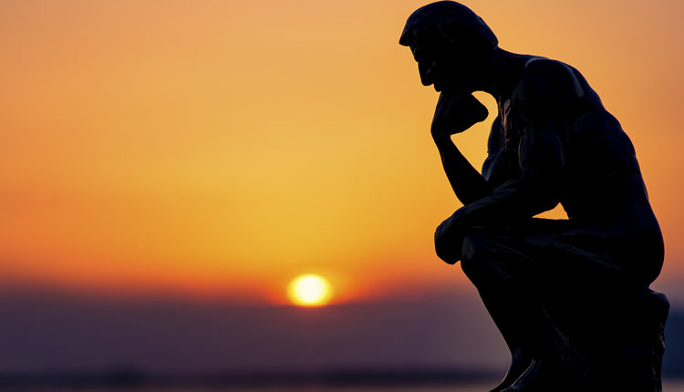 لِمَنْ تُقْرَع أجْرَاسُ الفلسفةِ؟!