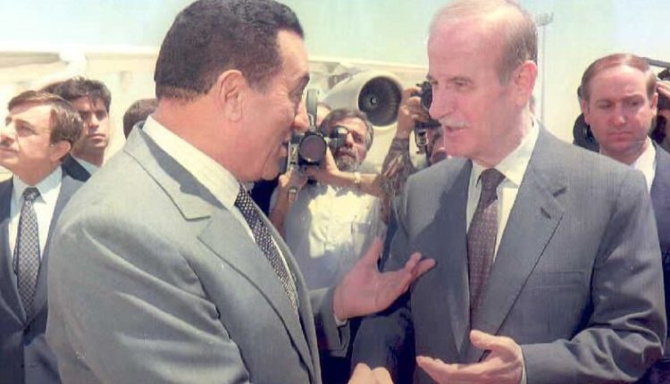 لماذا مات مبارك ولم يمت حافظ الأسد ؟