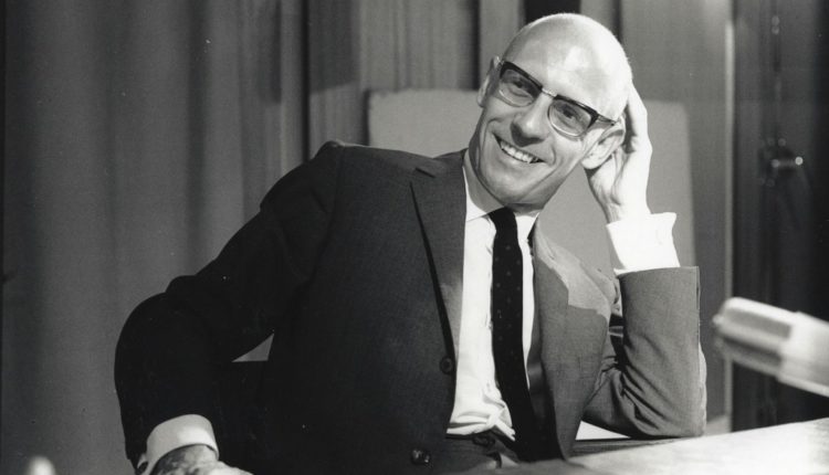 أنطولوجيا الحاضر والنّقد